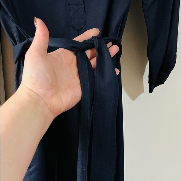 Dress barn knee length navy dress size 16 with belt and even has pockets. - Picture 4 of 4